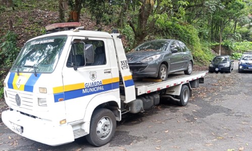 Novembro: Guarda Comunitária retira 75 veículos abandonados das ruas de Volta Redonda